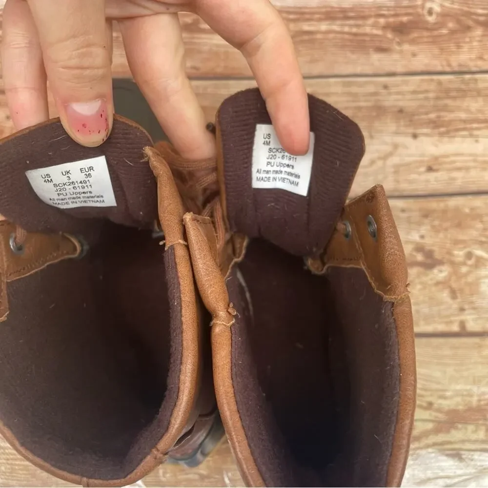 Sperry duck boots size 4M
